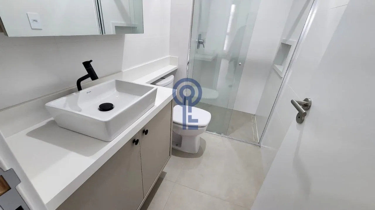 Furnished 59 m² studio with open-plan kitchen and electric stove — photo 22