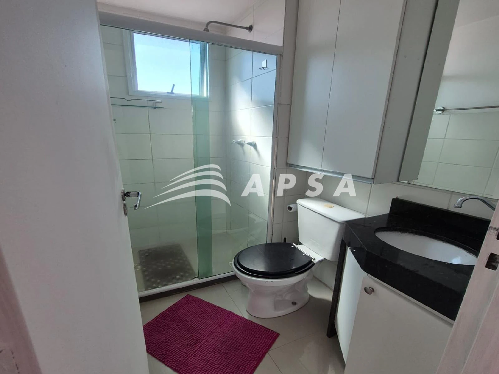 Apartamento de 2 quartos com piso de madeira ou laminado — photo 22