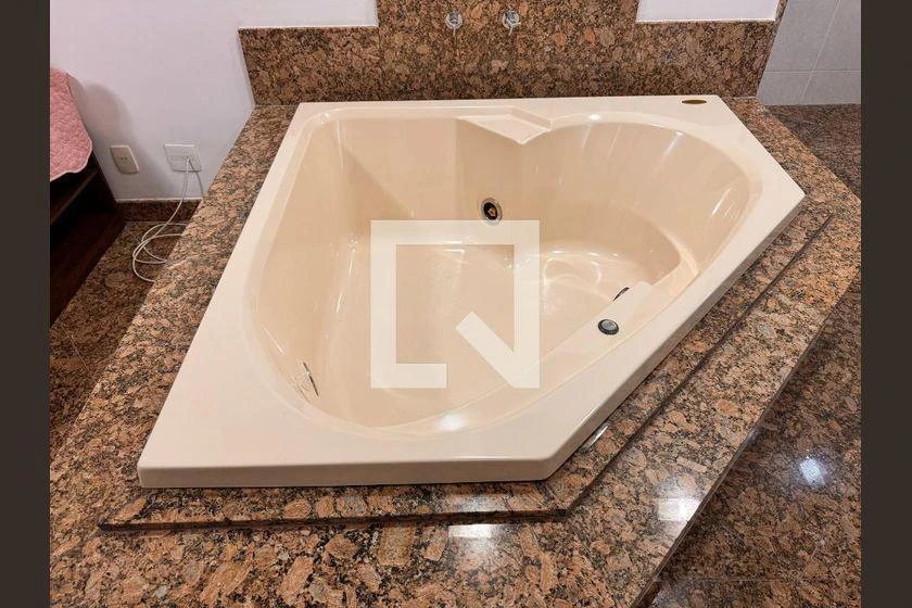 4 quartos e banheira: apartamento de 233 m² — photo 22