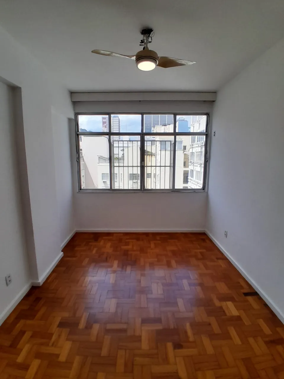 Unfurnished 2-bedroom apartment with a separate kitchen — photo 18
