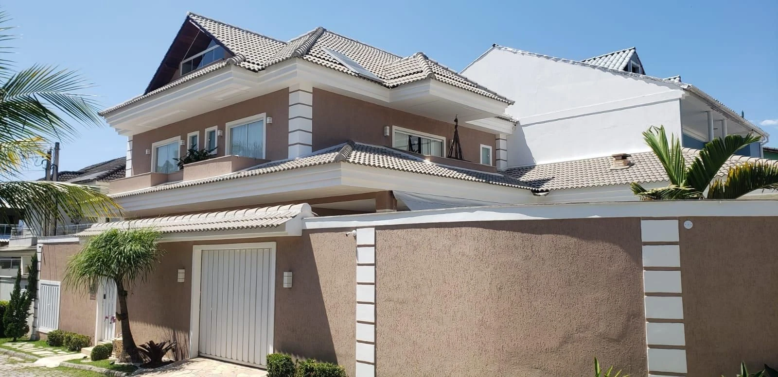 House, 350 m², with a glass-enclosed balcony — photo 20