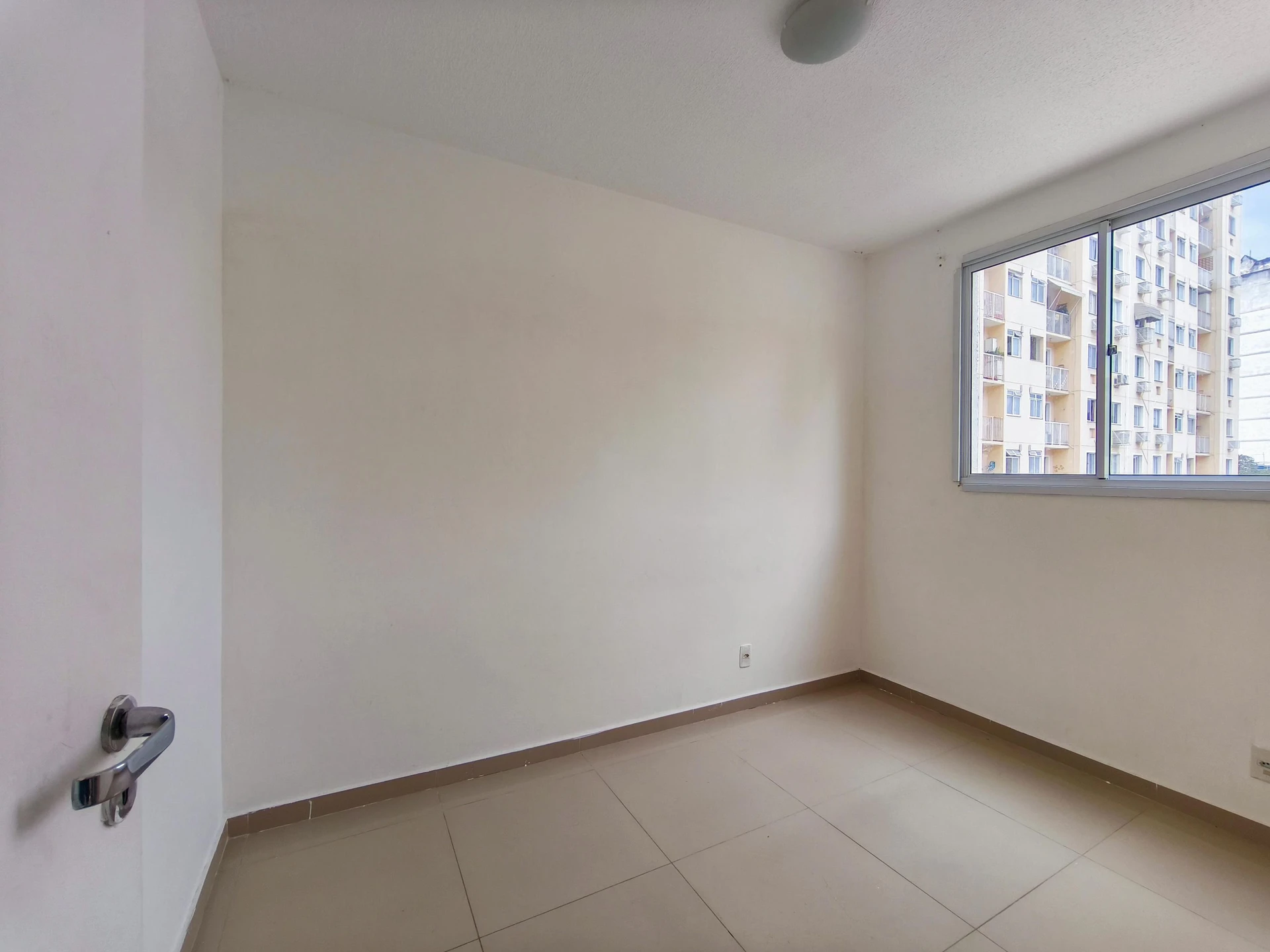 Apartamento de 2 quartos em condomínio com piscina — photo 36