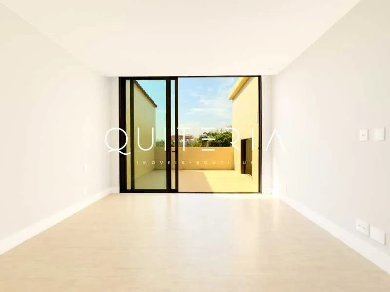 Penthouse apartment with 4 bedrooms and a balcony — photo 6