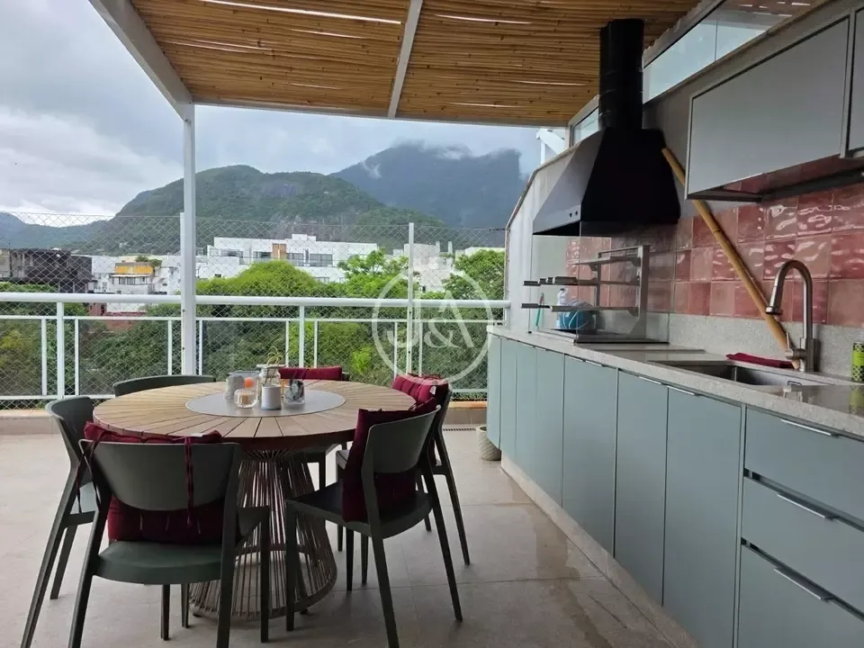 3-bedroom apartment with a grill on the balcony — photo 3