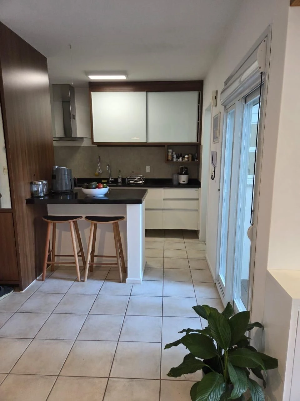 One-bedroom apartment with a washing machine