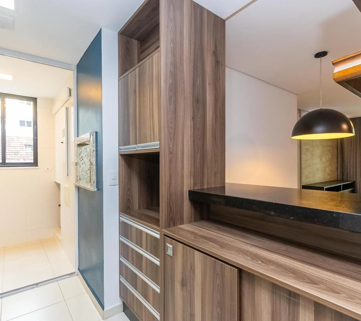 Квартира 71 м² с застеклённым балконом и панорамными окнами — photo 30