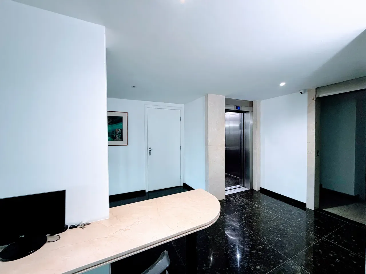 3-bedroom apartment with glass-enclosed balcony and 4 baths — photo 32