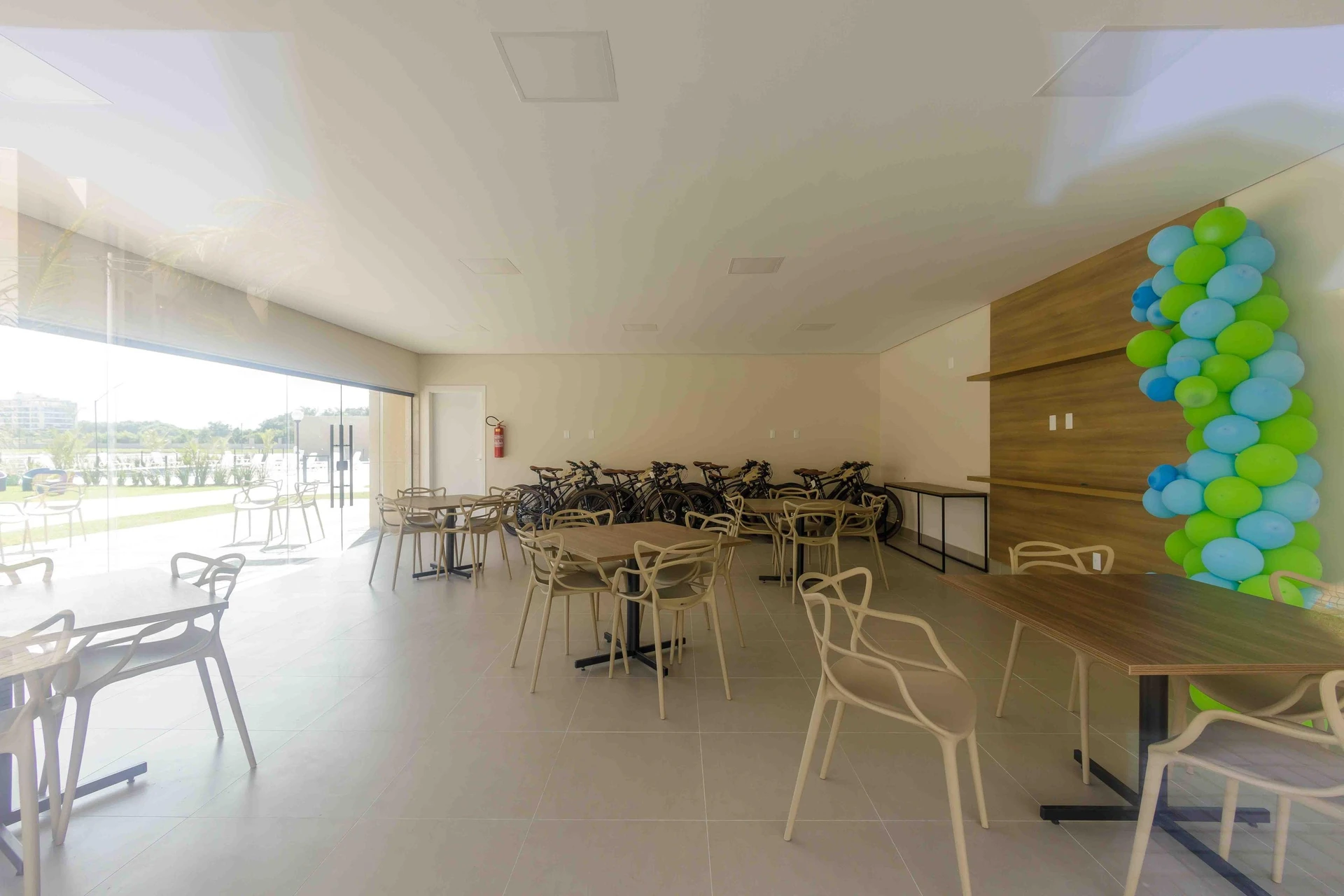 Apartamento sem mobília com 2 quartos e varanda — photo 17