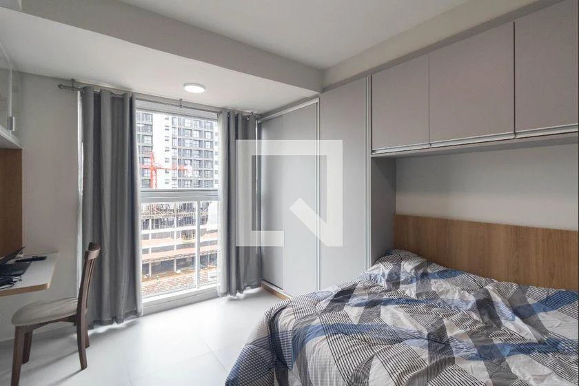 Furnished studio, 20 m², with a home office