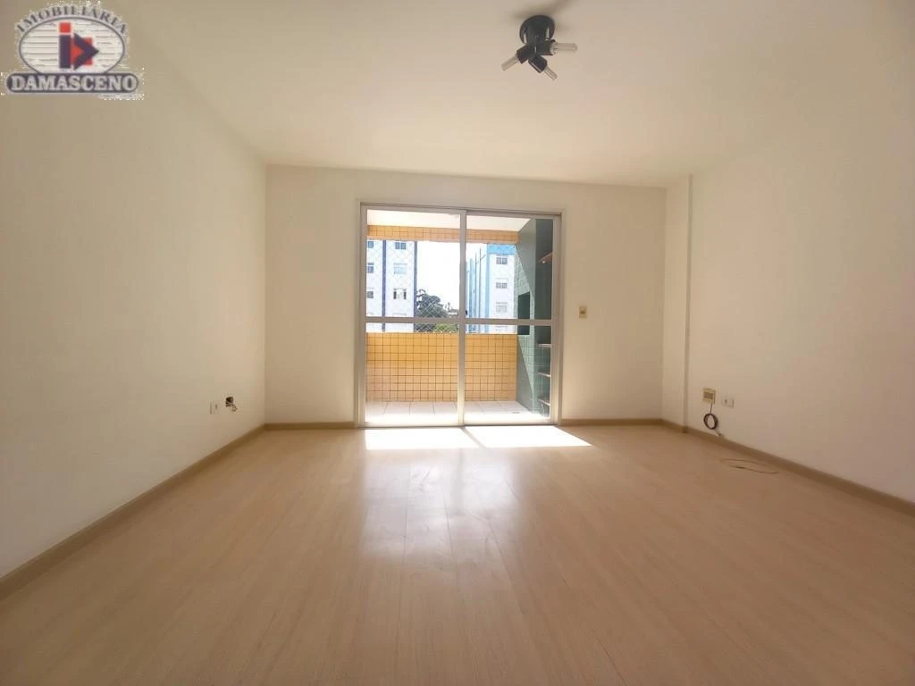 Квартира 70 м² з робочим місцем та балконом із грилем — photo 14