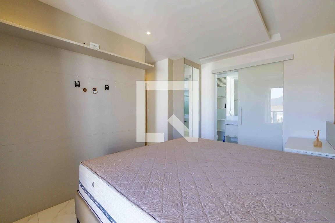 Apartamento mobiliado com 4 quartos e 4 banheiros — photo 10