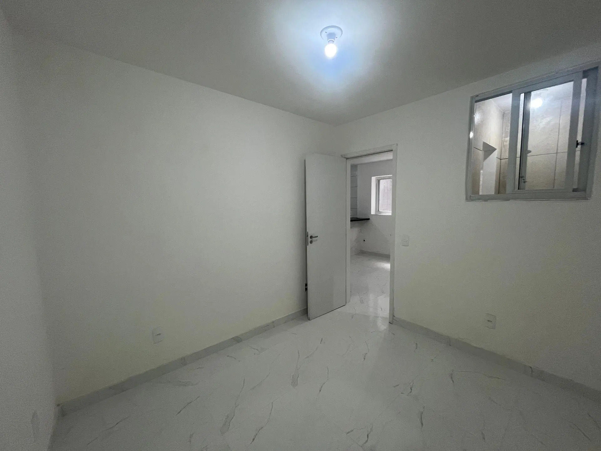Unfurnished house with 2 bedrooms and open-plan kitchen — photo 2