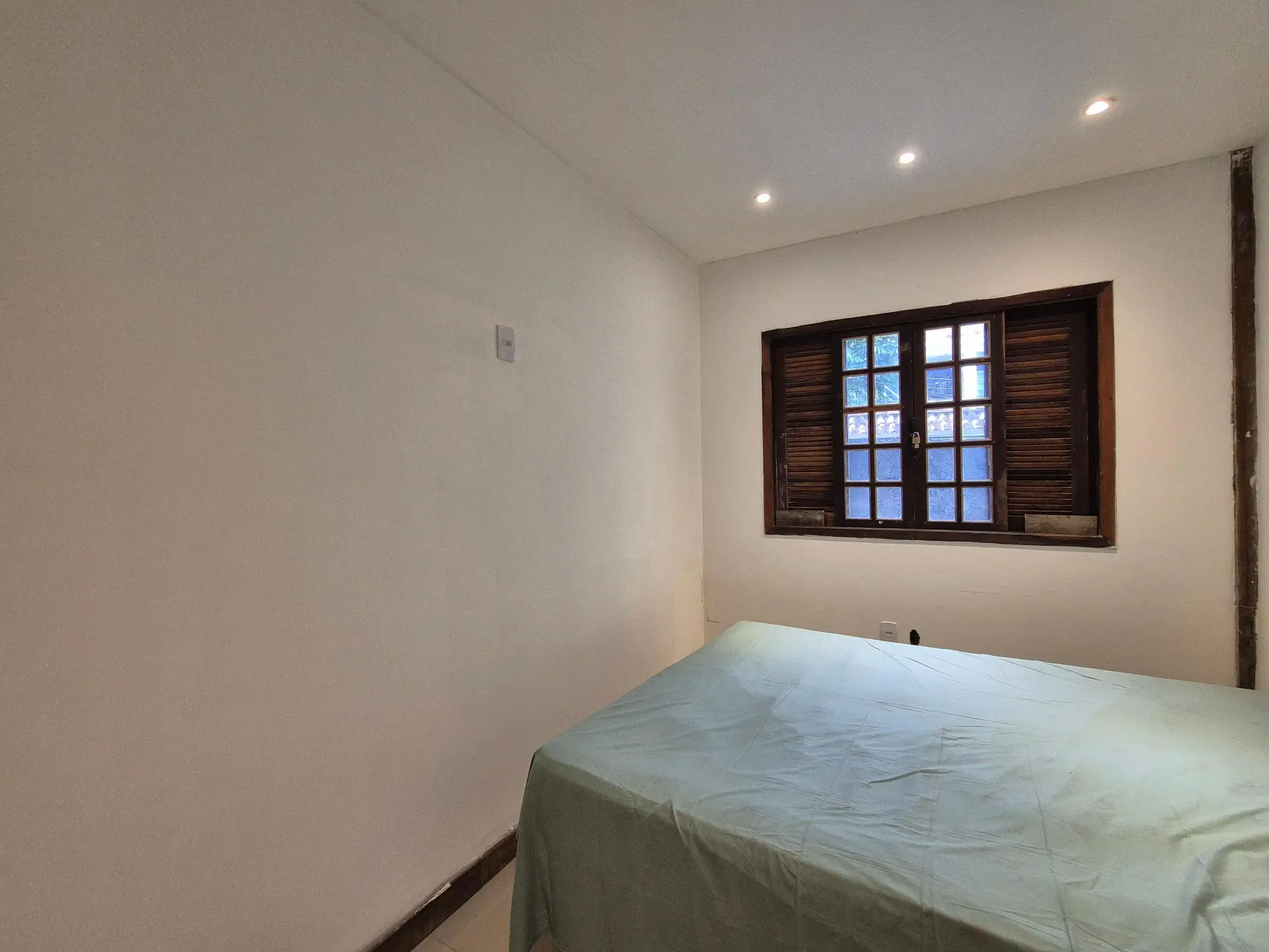 Balcony with a grill in a 3-bedroom house, 150 m² — photo 5