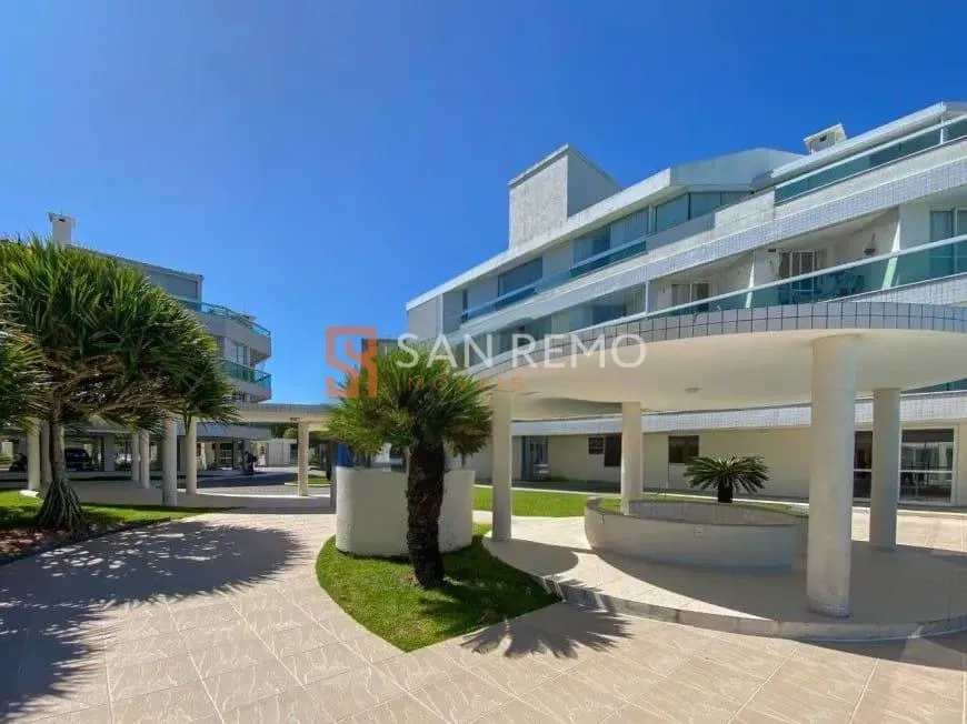 Furnished top-floor unit with 2 bedrooms and glass balcony — photo 16