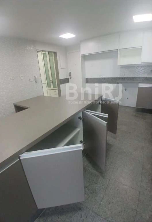 4-bedroom apartment with 2 en-suite baths and a guest WC — photo 10