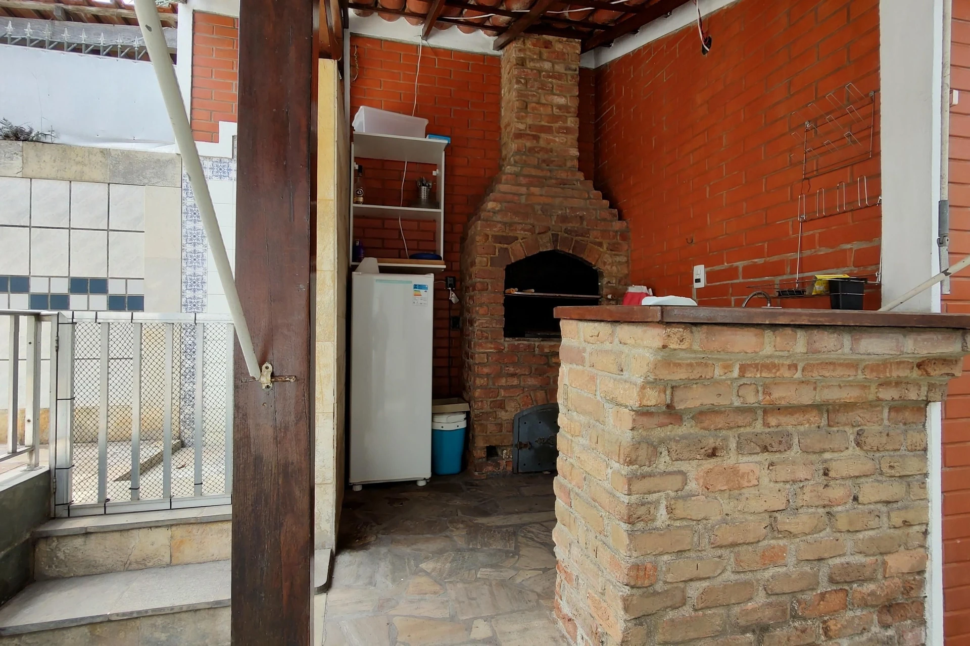 House with 3 bedrooms and a private backyard — photo 43