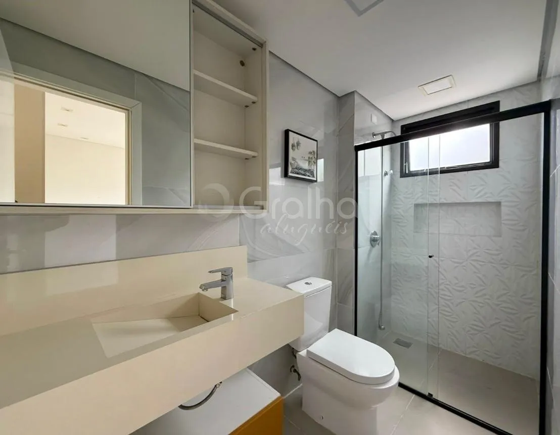 3-bedroom apartment with a glass-enclosed balcony — photo 19