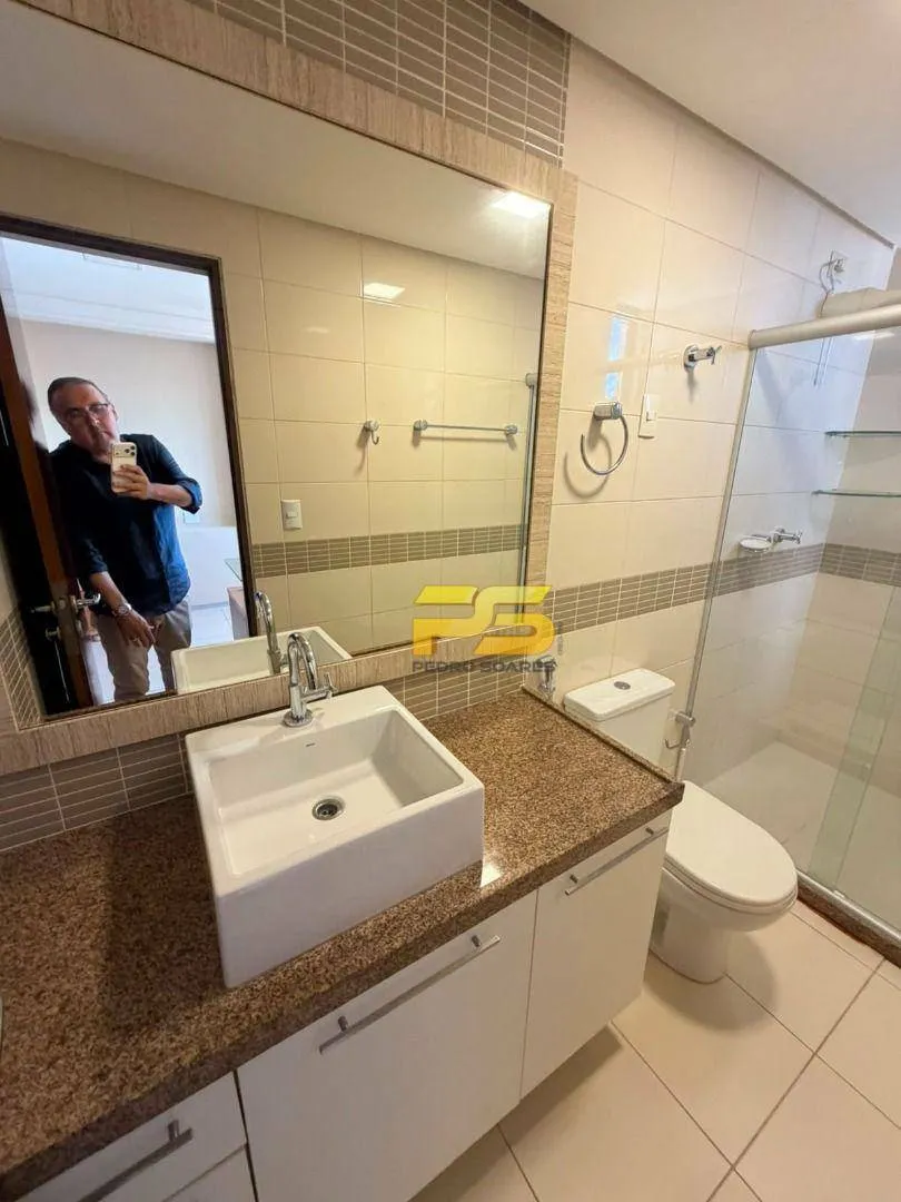 Мебльована квартира з 4 спальнями-суїтами 210 м²