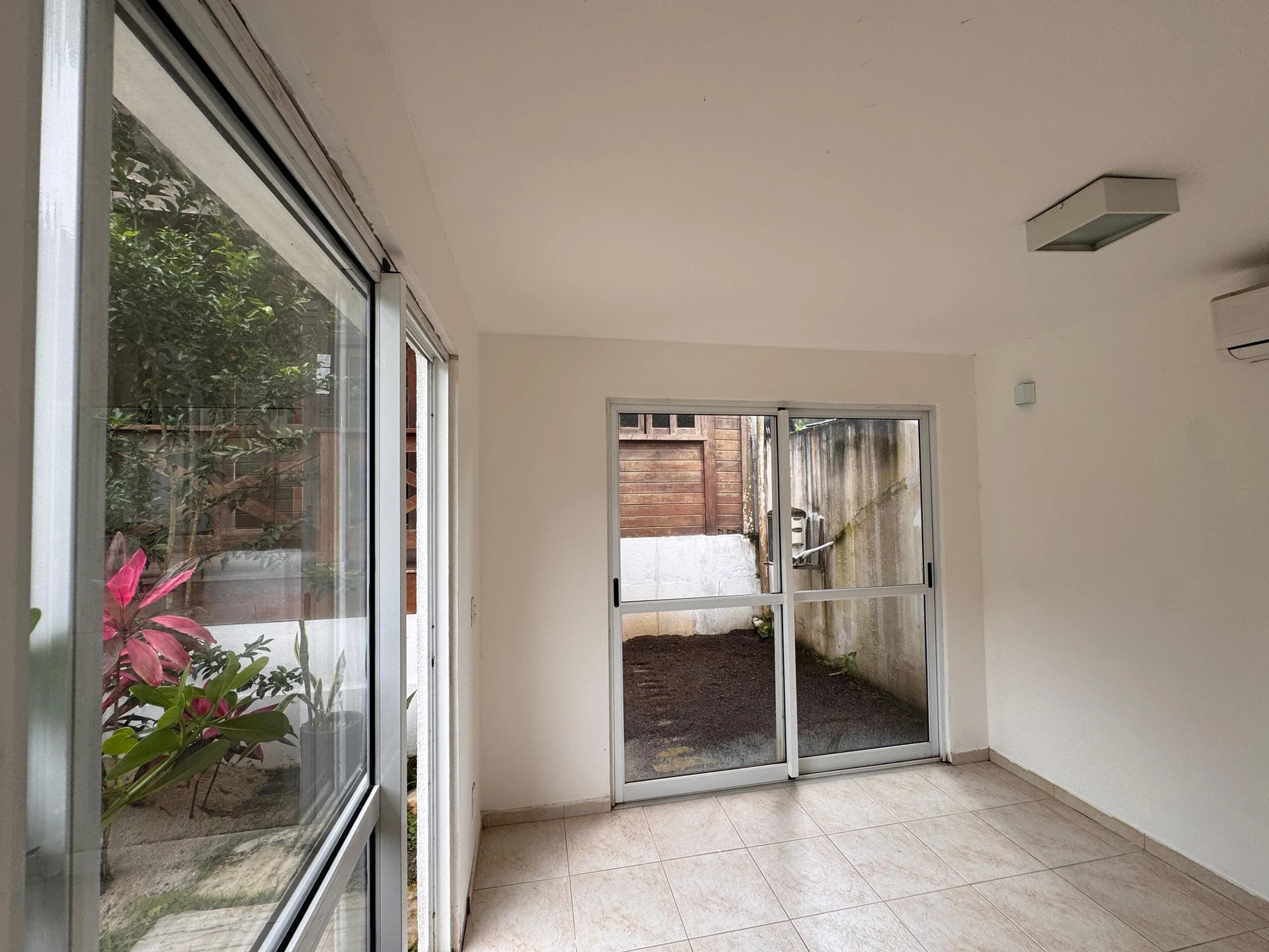 2-bedroom house with a garden in Rio de Janeiro — photo 58