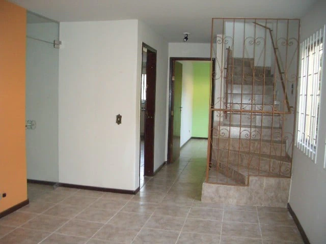 223 m² house with a bathtub and a glass-enclosed balcony — photo 18