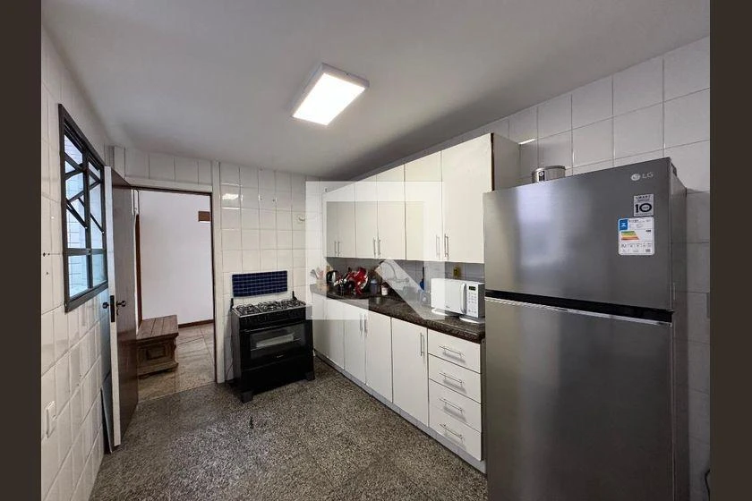 4-bedroom apartment with a balcony and 180 m² — photo 41