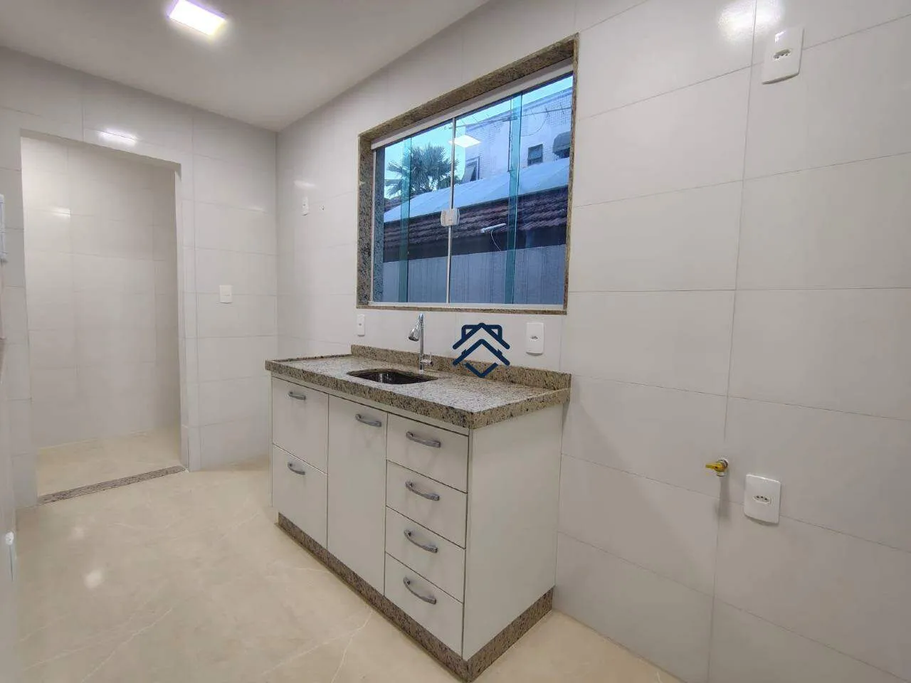 Apartment on the 2nd floor with a grill on the balcony — photo 11