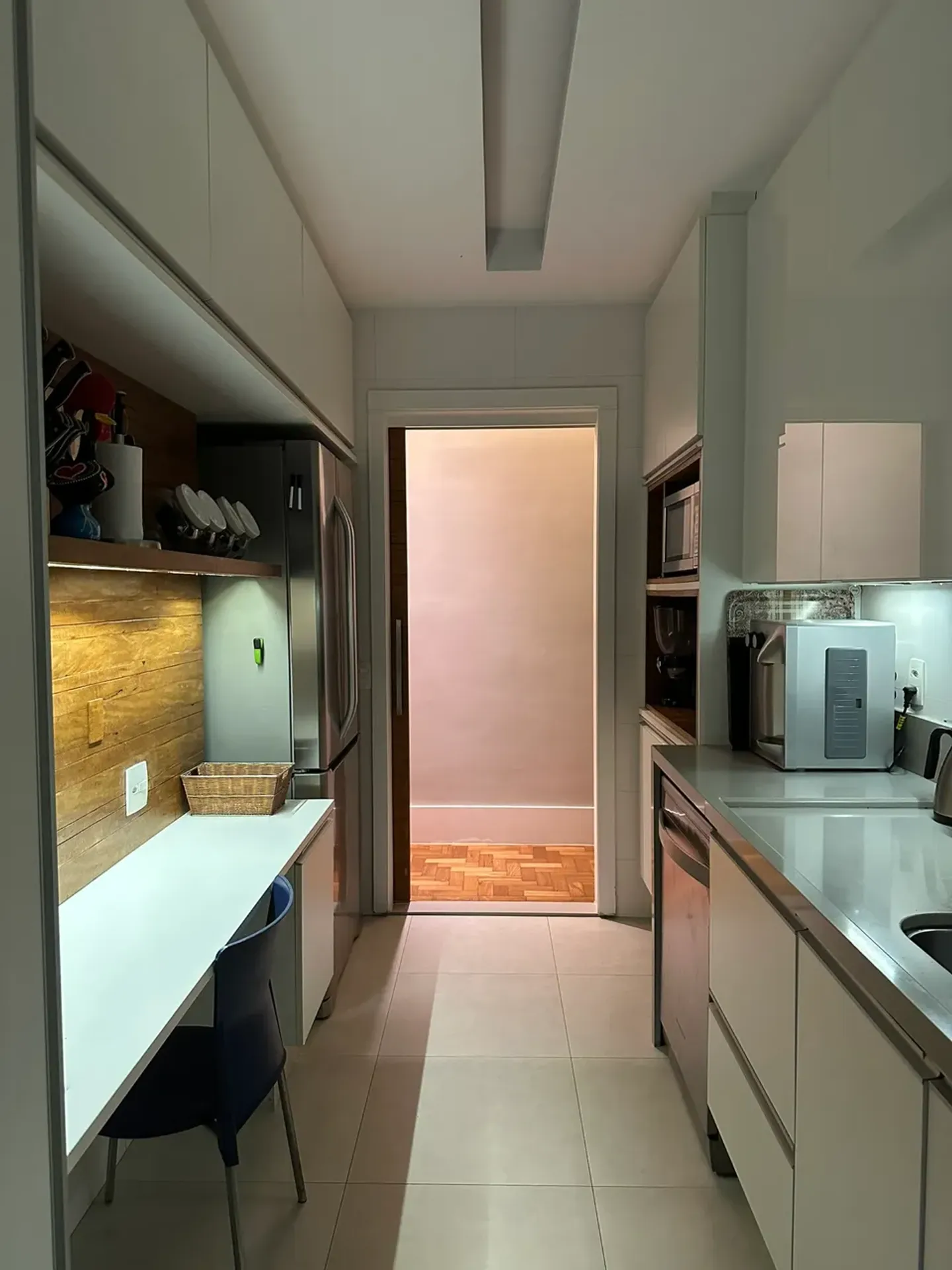 Furnished apartment with 3 bedrooms and 3 bathrooms — photo 17