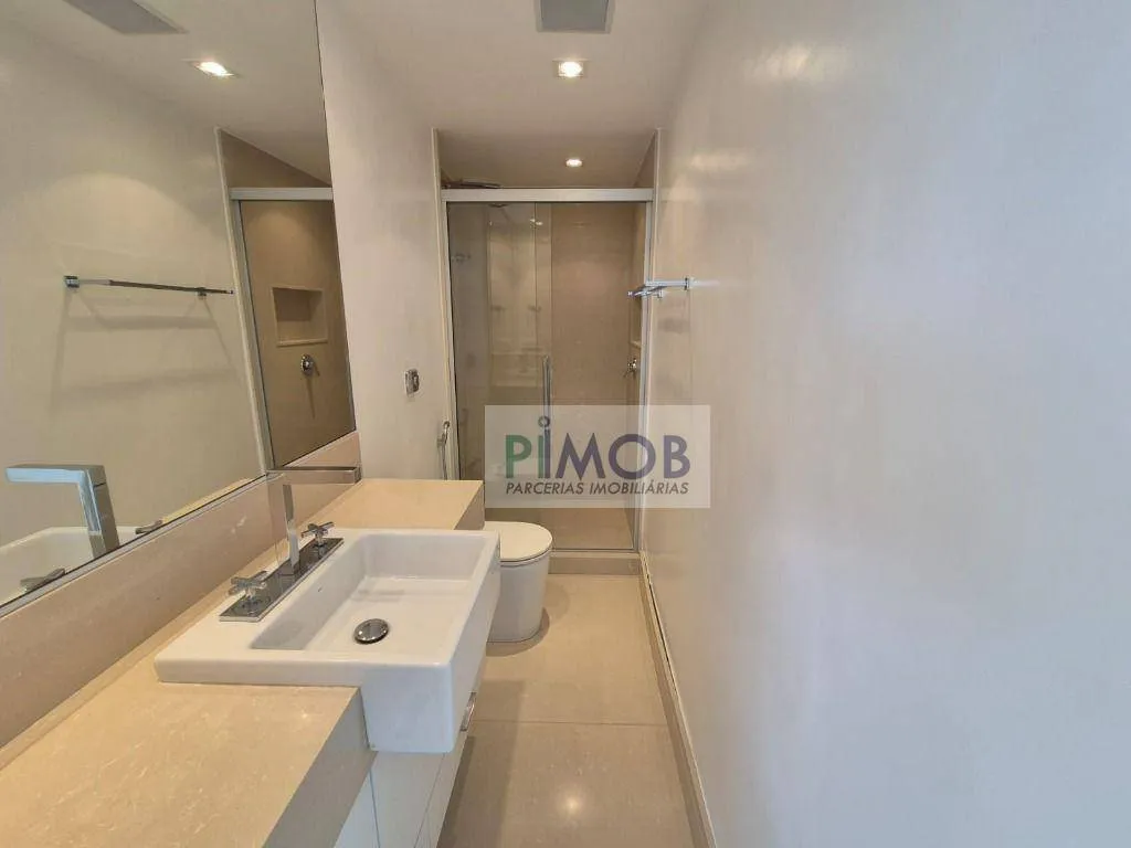 Furnished duplex penthouse with 3 bedrooms and 256 m² — photo 36
