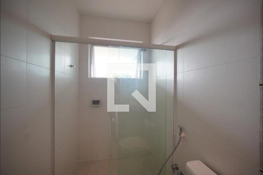 One-bedroom apartment in a building with a gym — photo 2