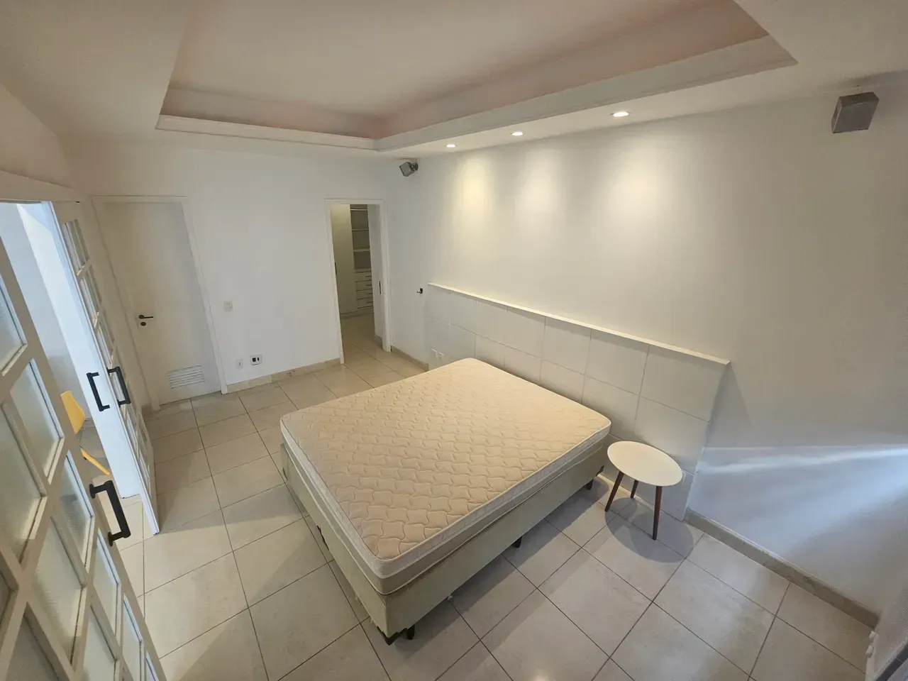 Furnished apartment with open-plan kitchen and 1 bedroom — photo 4