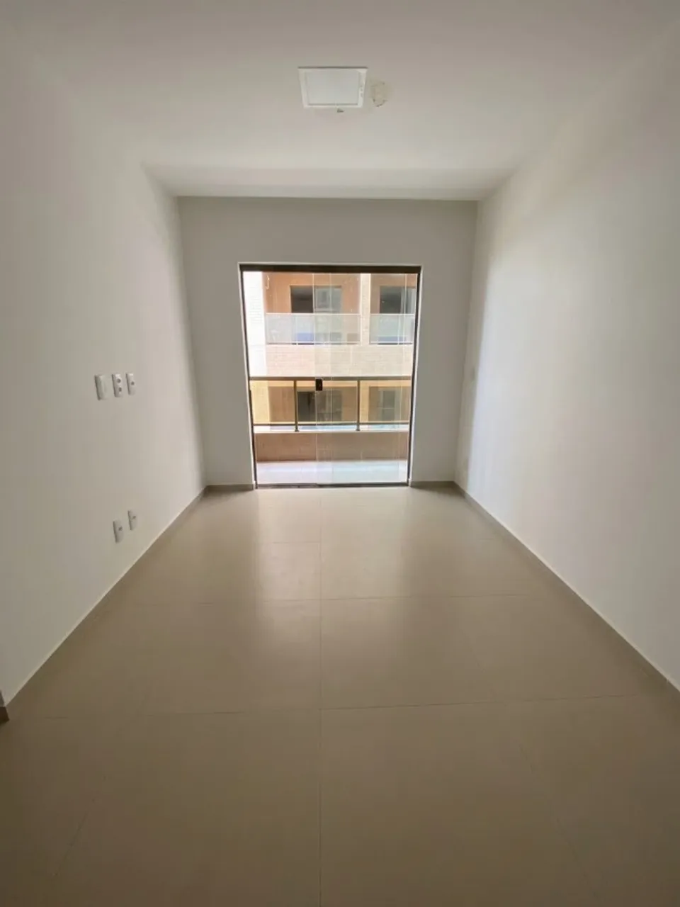 3-bedroom apartment with a balcony and 1 parking spot — photo 2