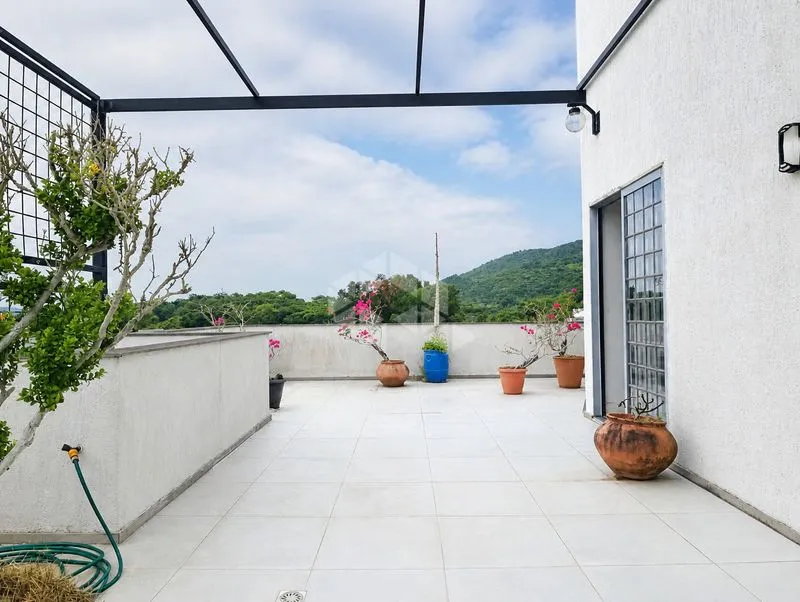 2-bedroom house with a glass-enclosed balcony — photo 17