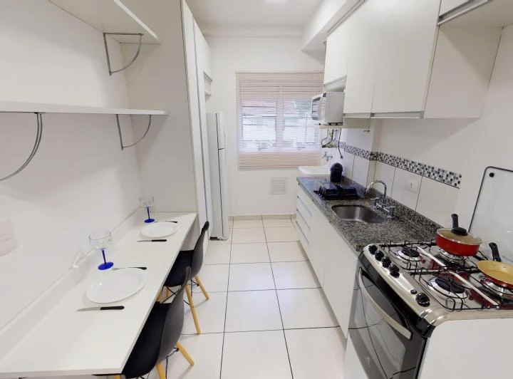 Furnished 1-bedroom apartment with gas stove kitchen — photo 2