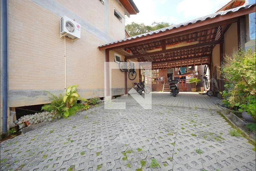 Rental house with 2 bedrooms, 425 m² and a balcony — photo 17