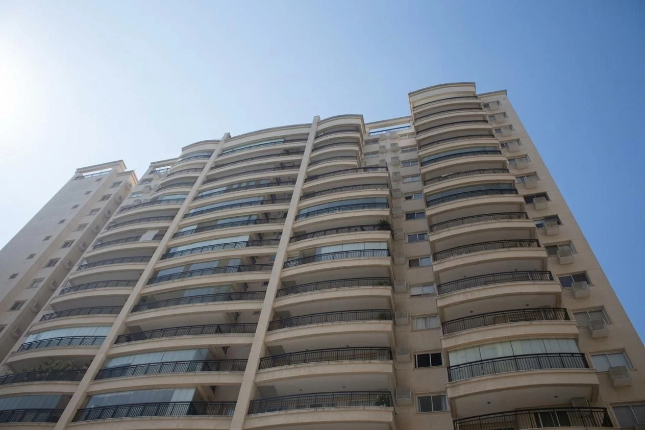2-bedroom apartment with a glass-enclosed balcony — photo 37