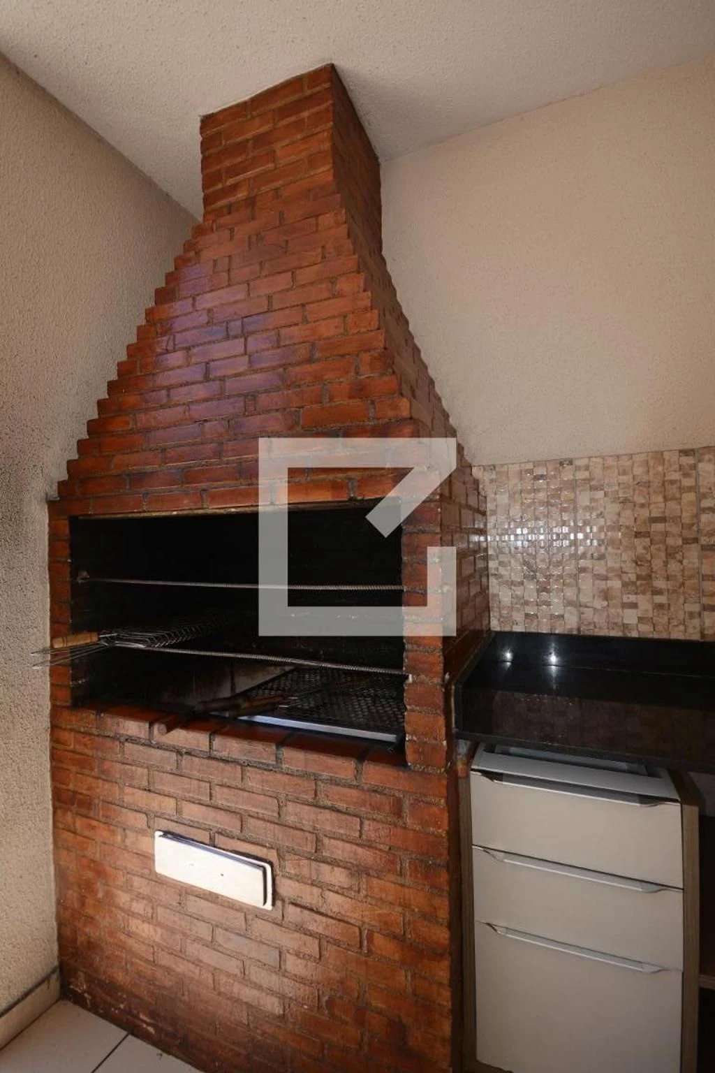 1-bedroom apartment with open-plan kitchen — photo 32