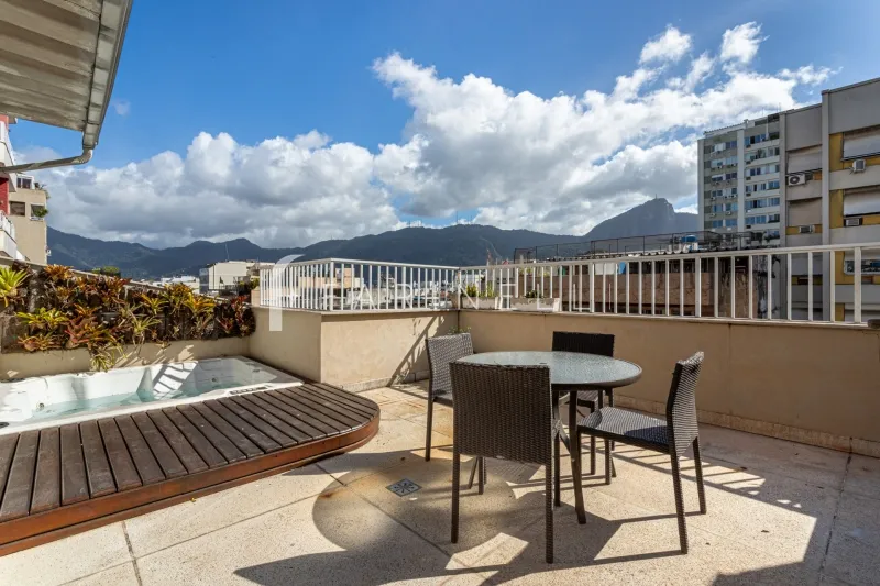 Cobertura duplex com 2 quartos e churrasqueira na varanda