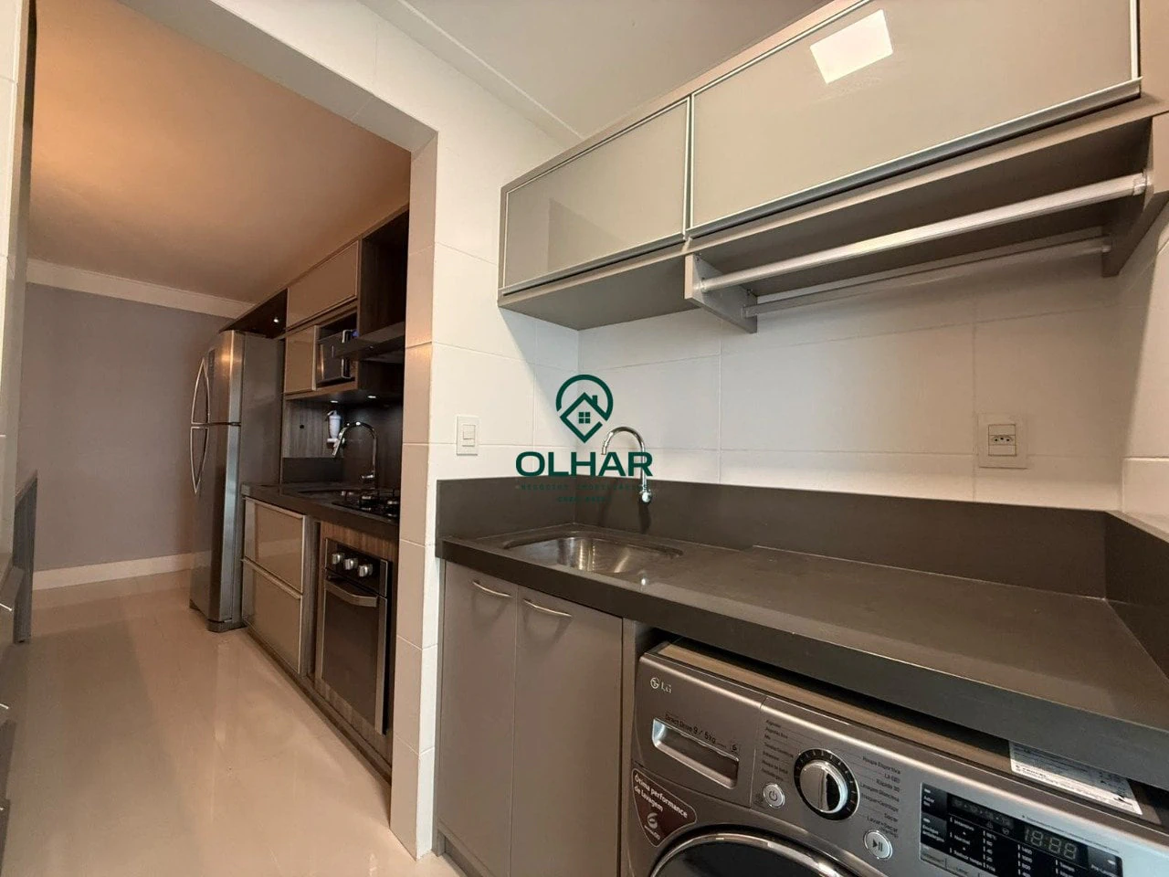 Glass-enclosed balcony in a 2-bedroom apartment, 93 m²