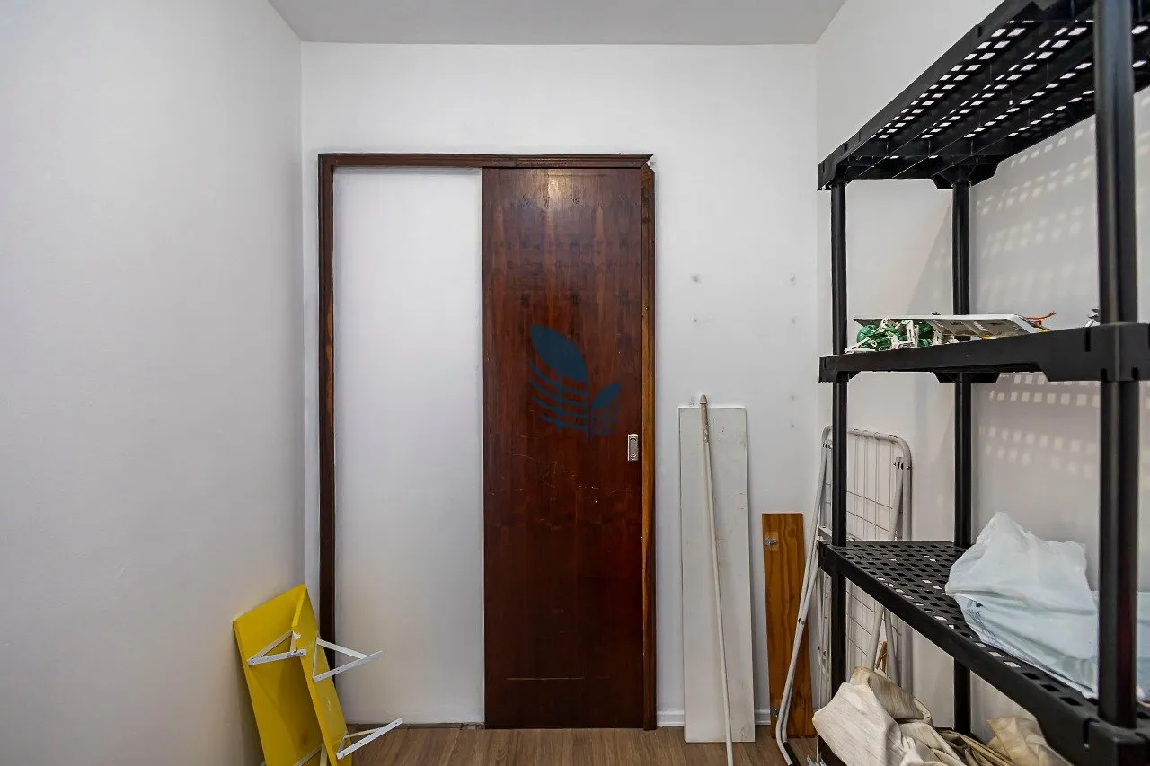 2-bedroom apartment with a bathtub in Curitiba — photo 23