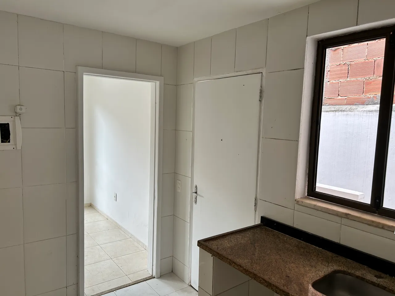 1-bedroom apartment with a separate closed kitchen — photo 4