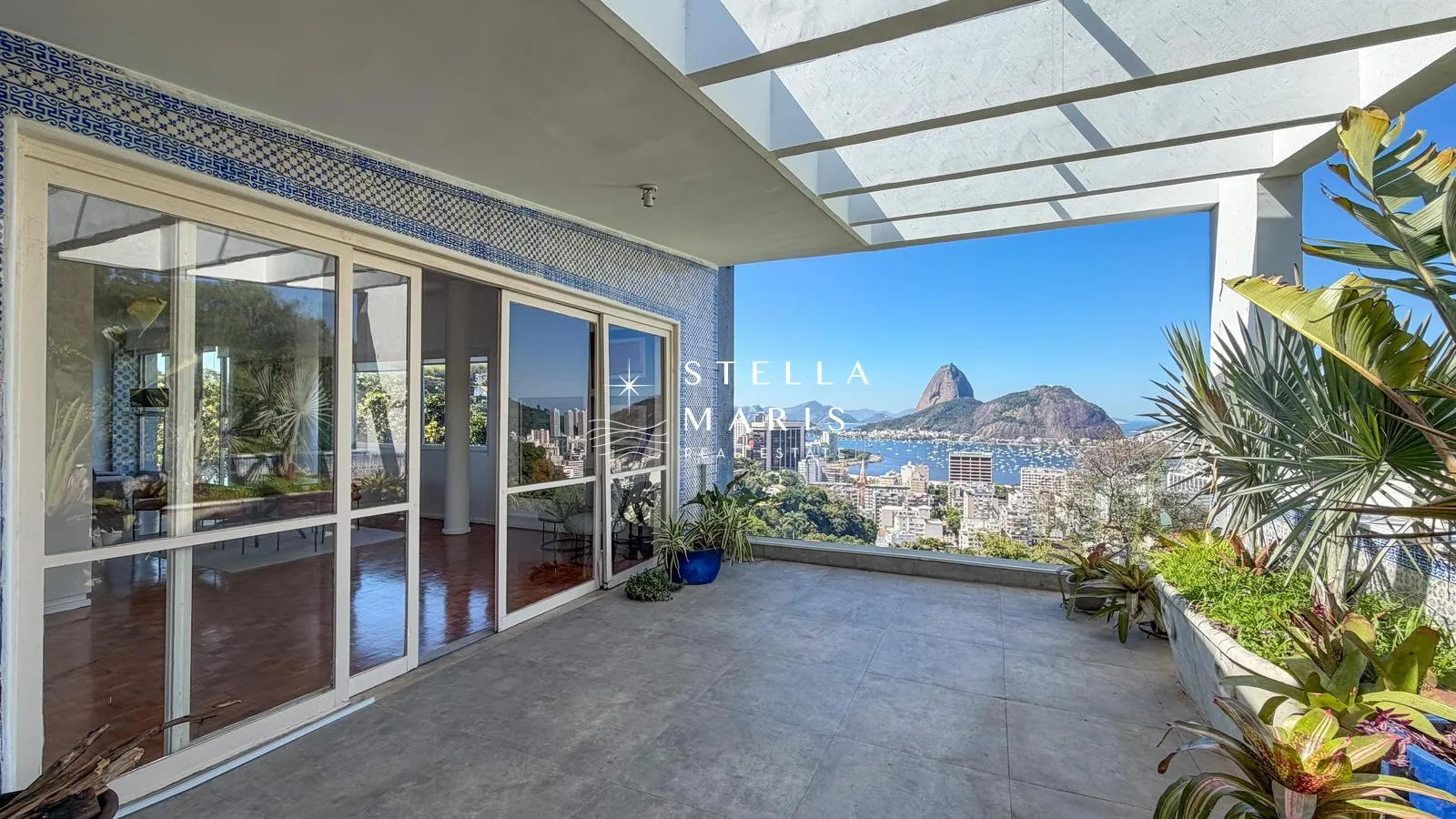 Furnished apartment, 398 m², with floor-to-ceiling windows — photo 12