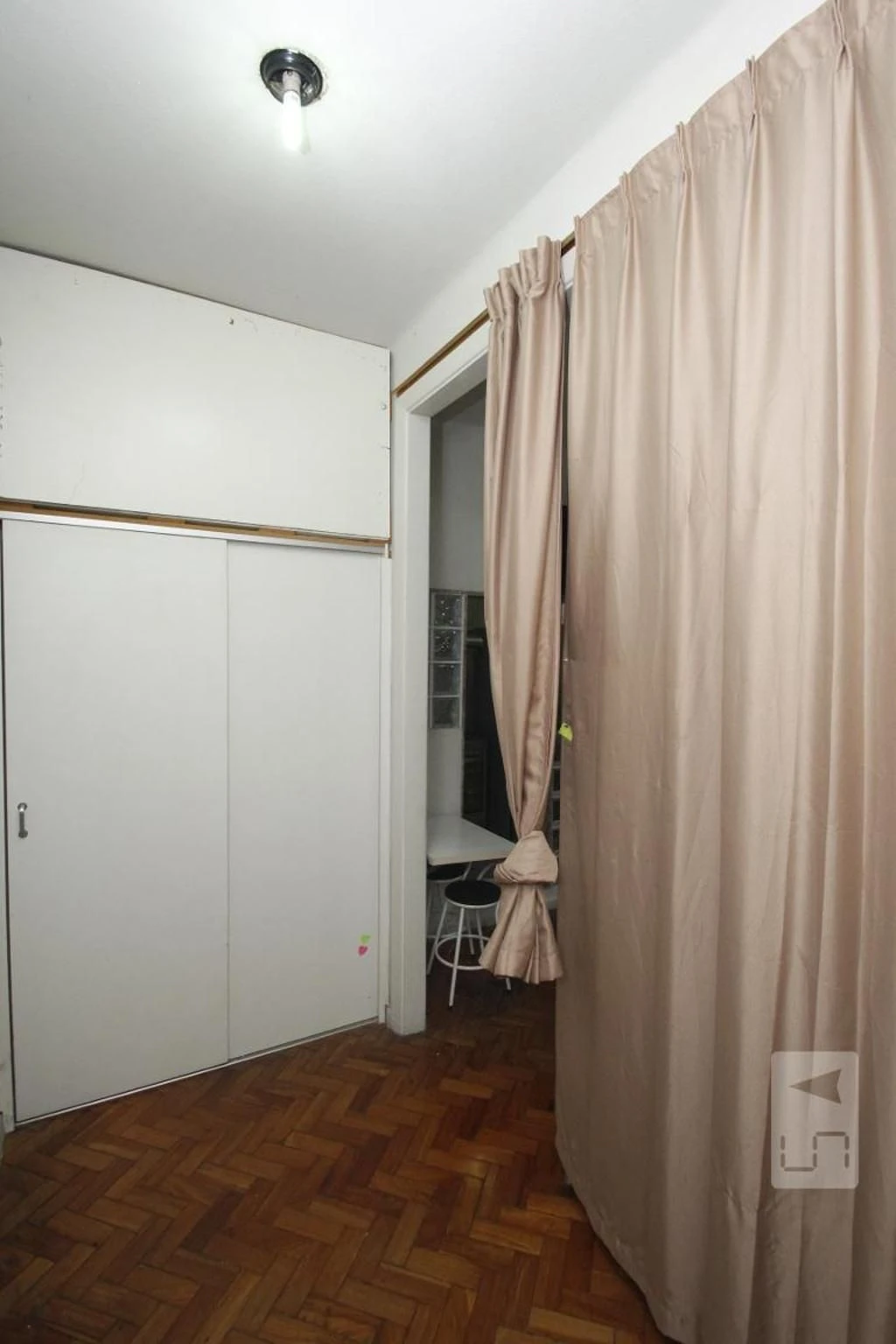 Furnished studio with 1 bedroom and glass shower enclosure — photo 31