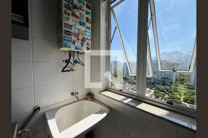 One-bedroom apartment with a mountain view — photo 8