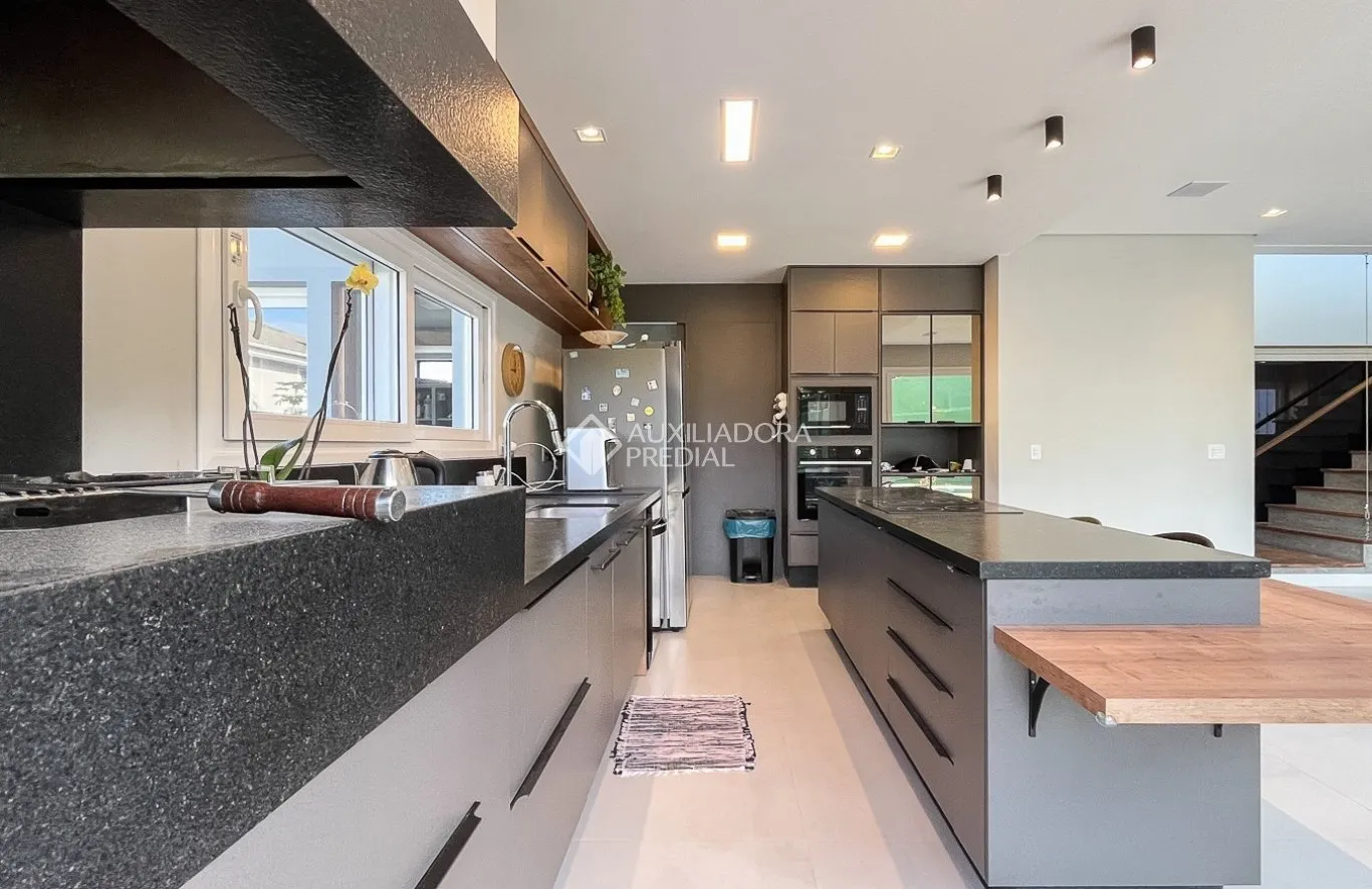Furnished 431 m² house with 4 bedrooms and 6 bathrooms — photo 18