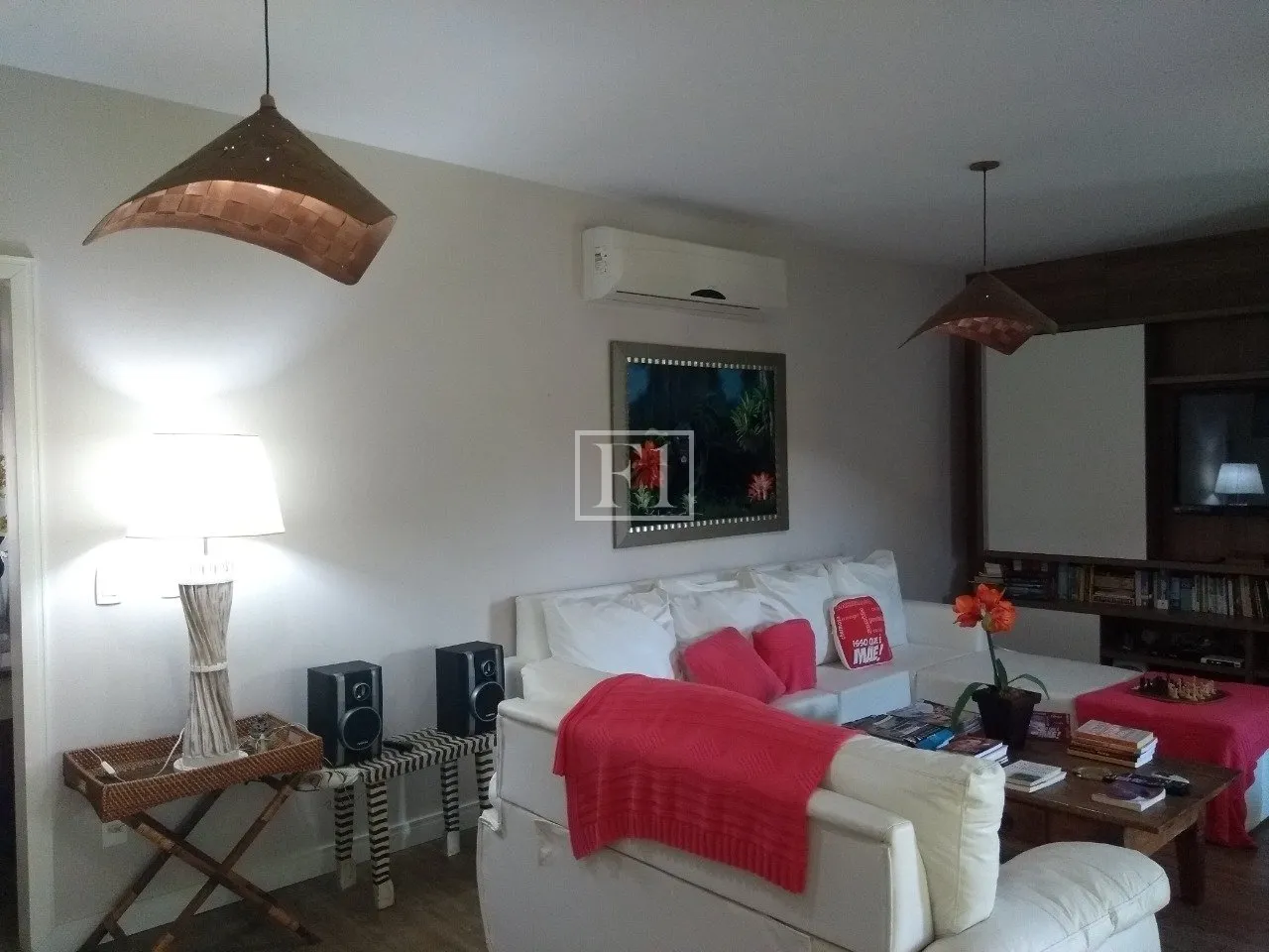 Furnished house, 450 m², with floor-to-ceiling windows — photo 22