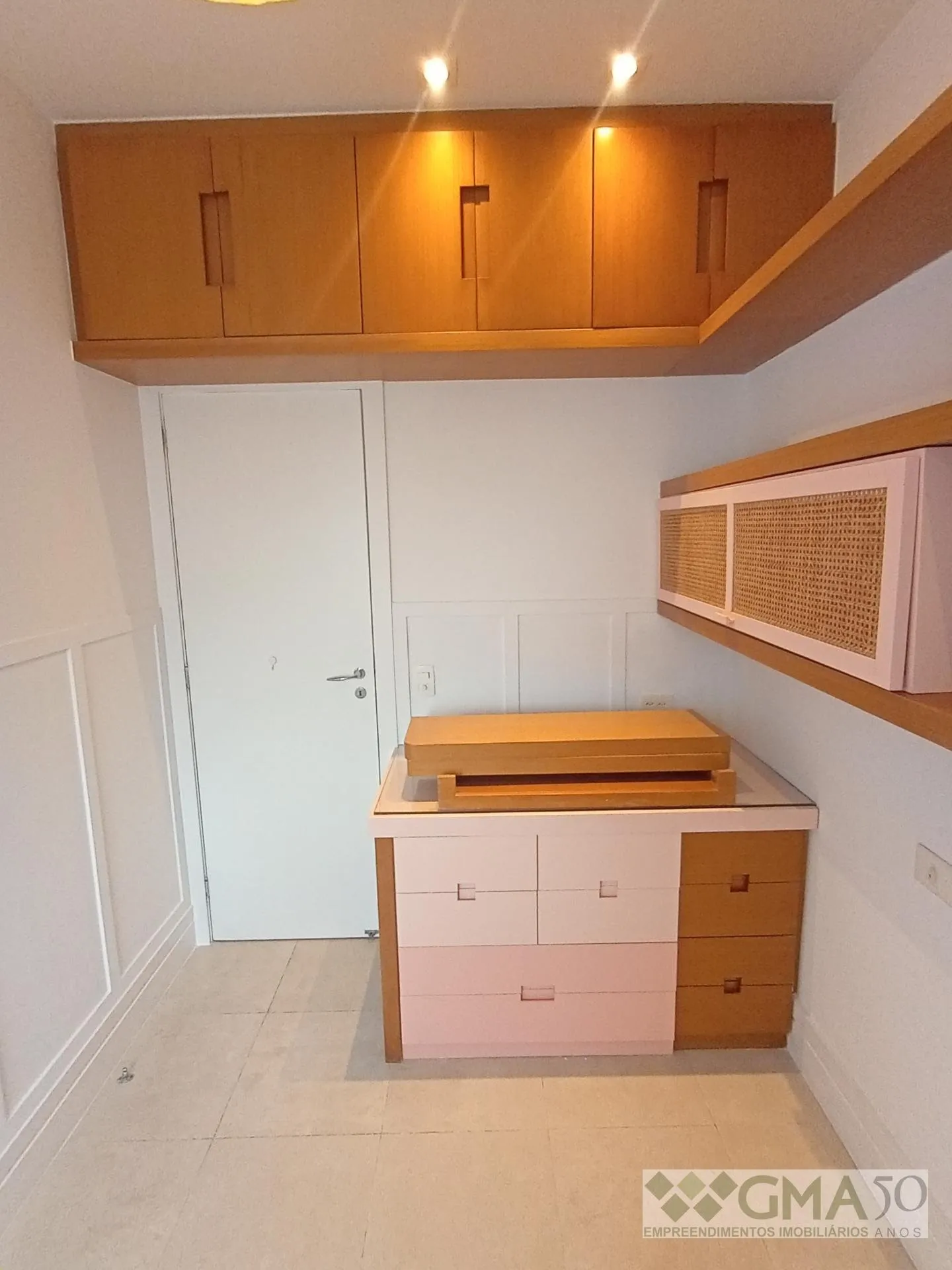 3-bedroom apartment with a mountain view — photo 29