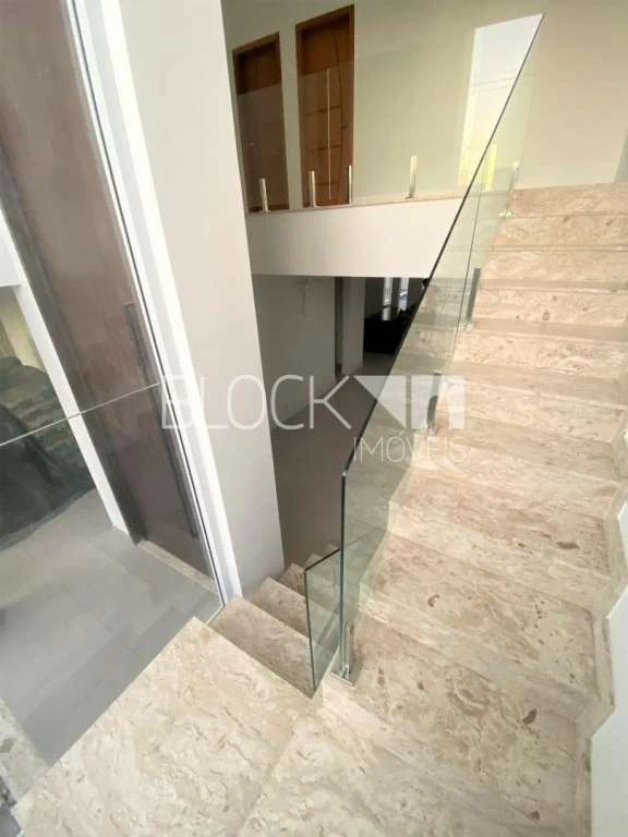 Condominium house with 4 en-suite rooms and open kitchen — photo 23