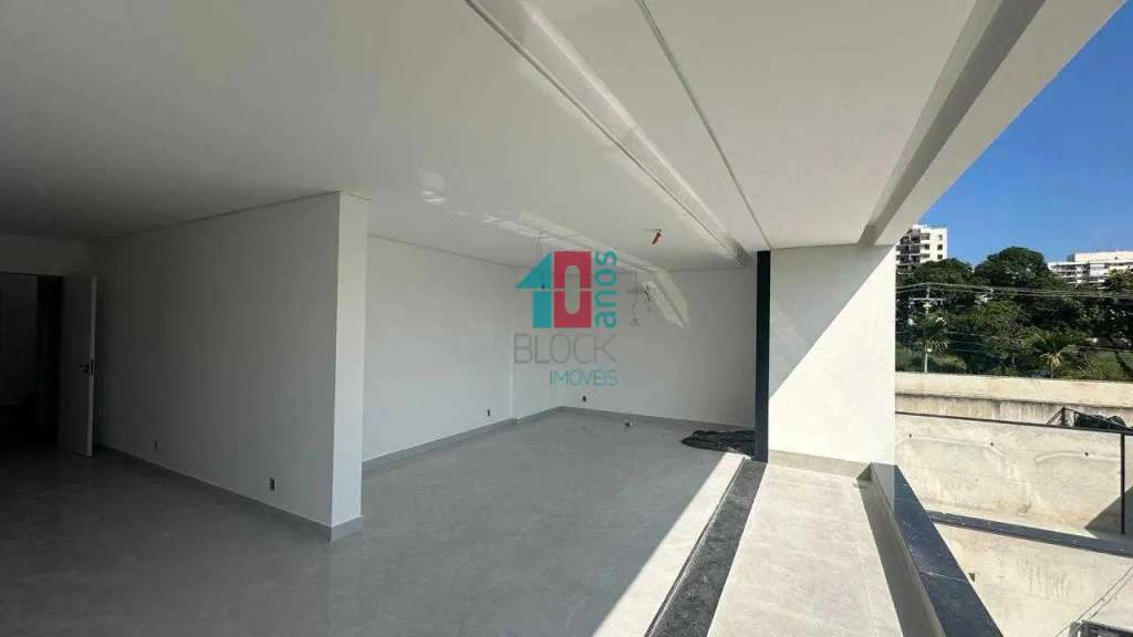 Casa com 5 suítes, 8 banheiros e 3 vagas para reformar — photo 28