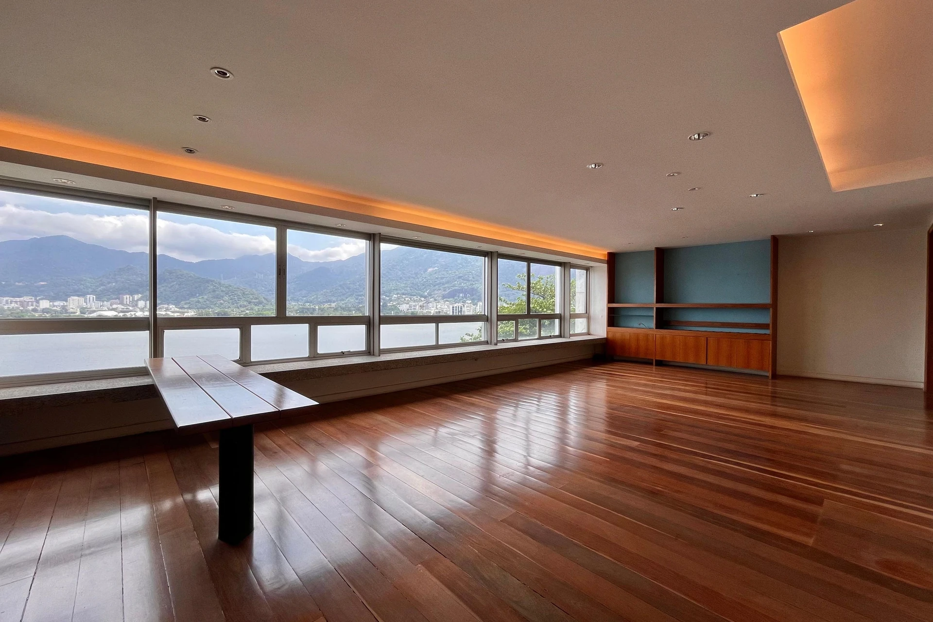 3-bedroom apartment with a water view — photo 20