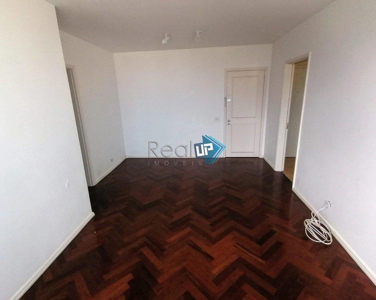 2-bedroom apartment with a mountain view in Rio de Janeiro — photo 13